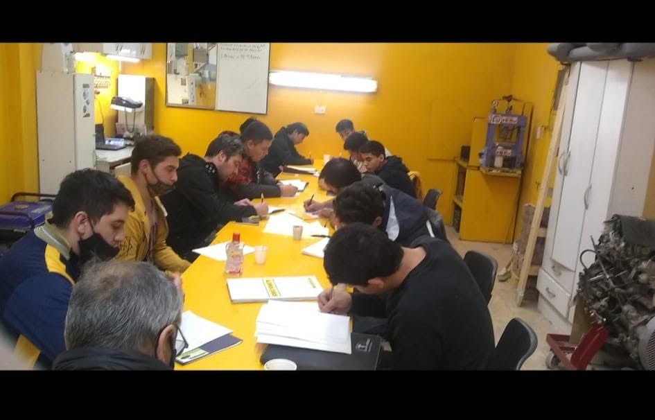 Alumnos en una capacitación técnica de SOVIER